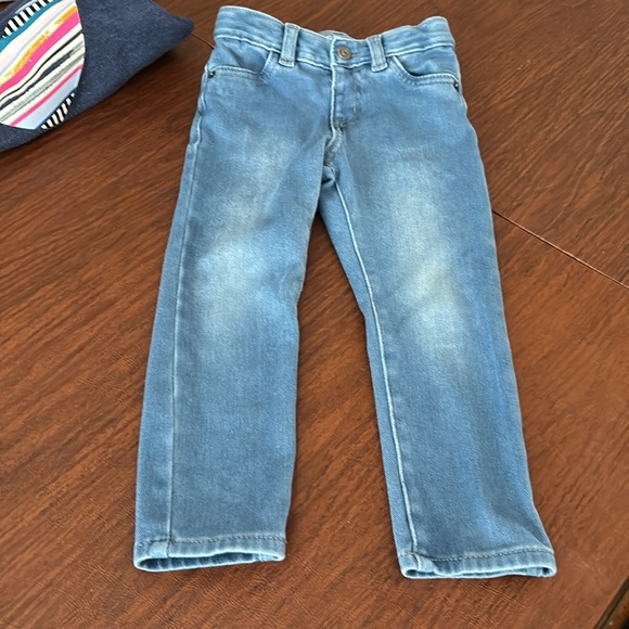 Sweatshirt and 2 pairs of jeans 3T Cat & Jack & Old Navy - Picture 5 of 11